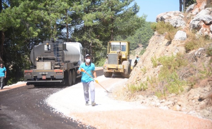 Alanya Belediyesi asfalt çalışmalarına devam ediyor