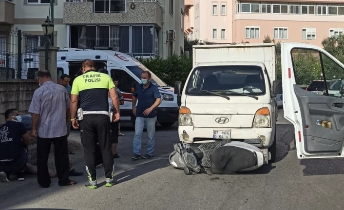 Alanya’da kamyonet ile motosiklet çarpıştı: 1 yaralı