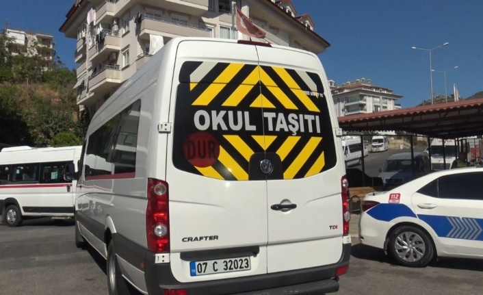 Alanya'da aşı olmayan şoför servise çıkamayacak