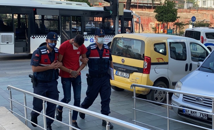 Alanya'da turistin telefonunu gasp eden şüpheli tutuklandı
