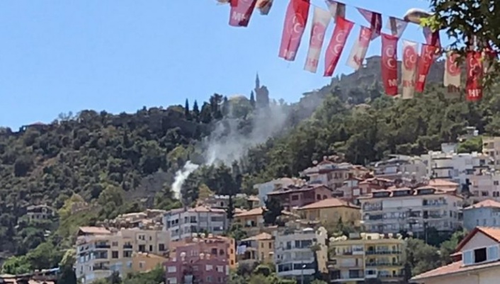 Alanya Kalesi’nde korkutan yangın!