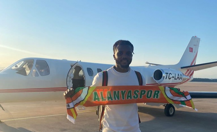 Alanyaspor'un yeni transferi özel jetle geldi