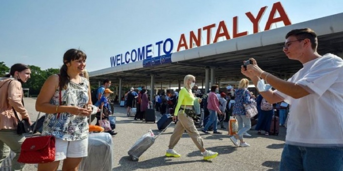 Antalya’da geçen yıla göre turist sayısı yüzde 202 arttı