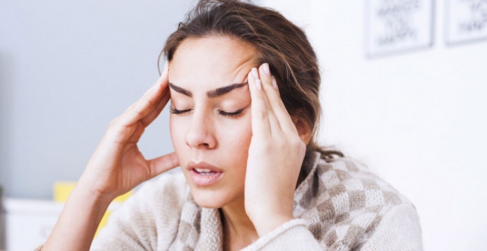 Geçmeyen baş ağrıları... O hastalığın en yaygın belirtisi!