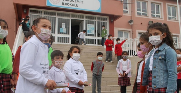 Sağlık Bakanı Koca'dan okullardaki vakalar hakkında değerlendirme