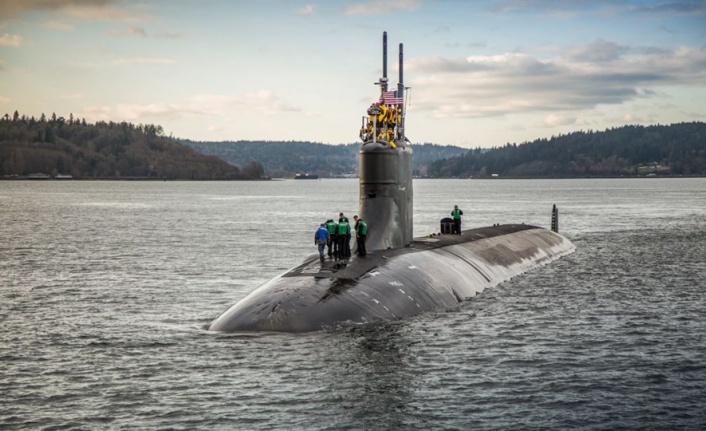ABD denizaltısı Pasifik'te bilinmeyen bir cisme çarptı