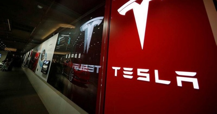 Tesla'nın piyasa değeri 1 trilyon doları aştı