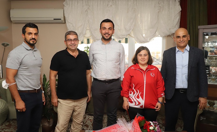 Toklu'dan şampiyon Dilara'ya ziyaret