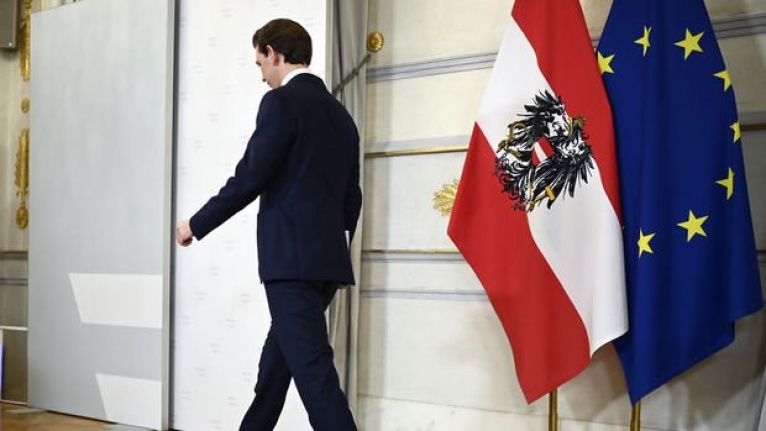 Yolsuzlukla suçlanan Avusturya Başbakanı istifa etti