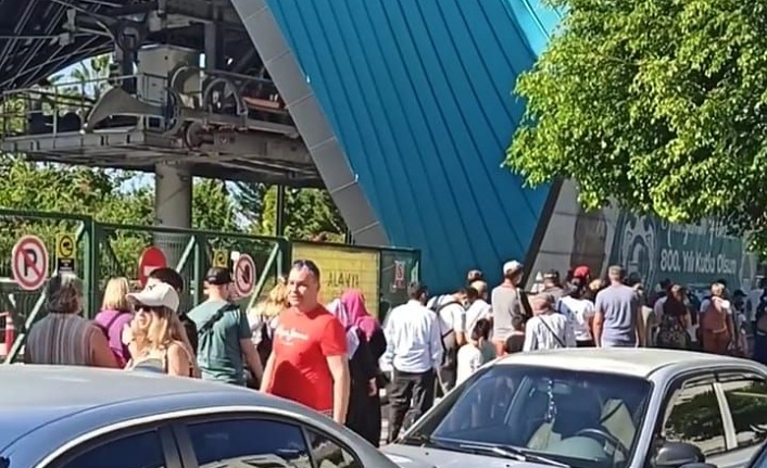 Alanya’da teleferik ücretsiz oldu! Uzun kuyruklar oluştu