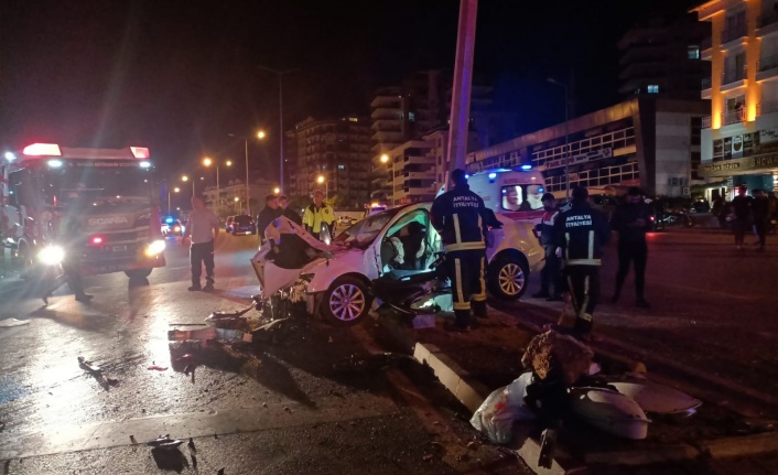 Alanya'da feci kaza: 2 ağır yaralı