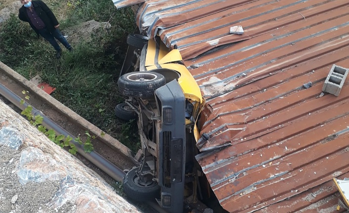 Alanya’da kontrolden çıkan otomobil bahçeye uçtu: 1 ölü 3 yaralı