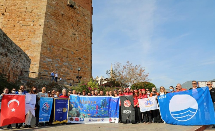 Alanya’da deniz temizliğine dikkat çekildi