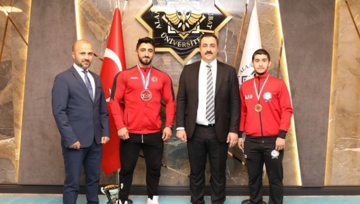 ALKÜ’lü sporculardan çifte başarı geldi