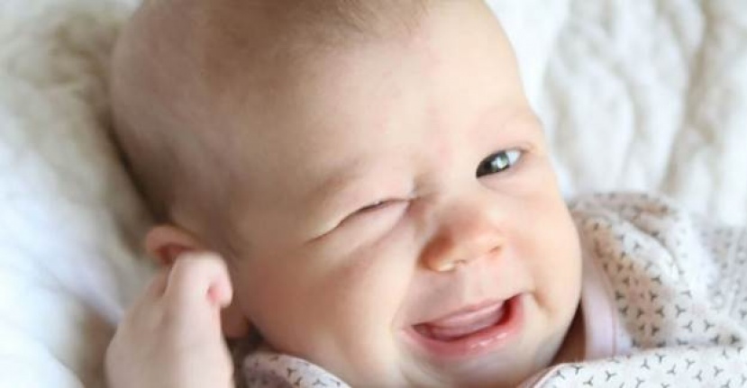 Bebeklerde tik belirtileri nasıl anlaşılır