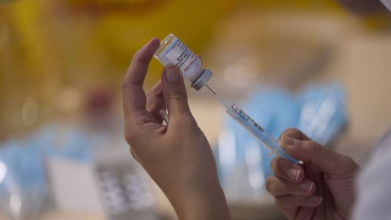 Moderna CEO'su: Mevcut aşılar omicrona karşı daha az etkili