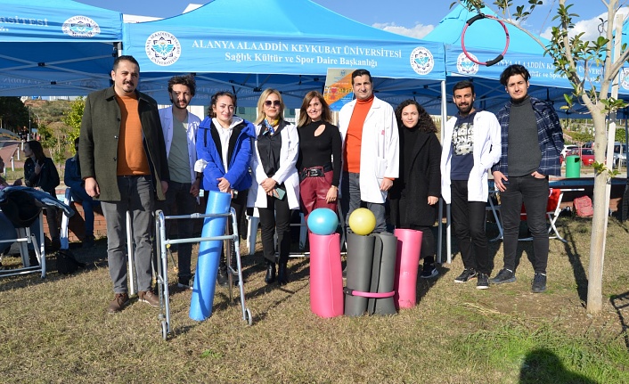 Alanya’da üniversiteli gençler aşılama kampanyasına yoğun ilgi gösterdi