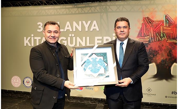 Alanya Kitap Günleri'ne ziyaretçi akını