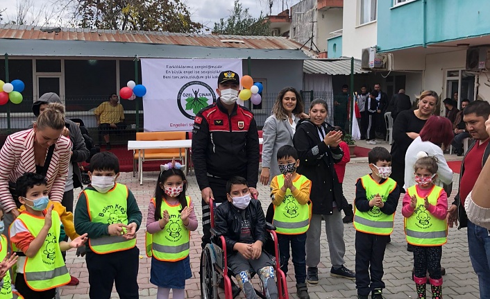 Alanya'da jandarmadan engelli öğrencilere ziyaret