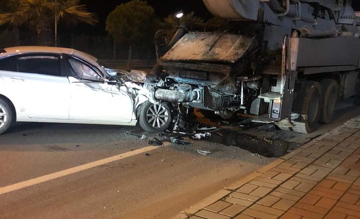 Alanya'da Rektör Kalan beton mikserine çarptı