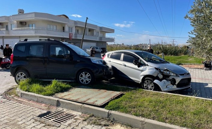 Alanya'da maddi hasarlı kaza!