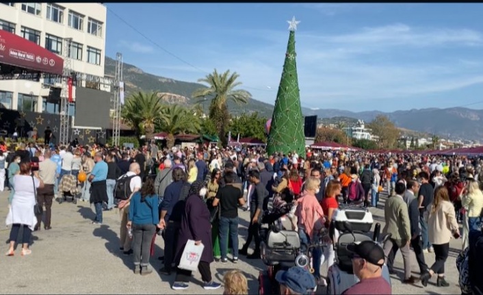 Alanya'da Yeni Yıl Pazarı başladı