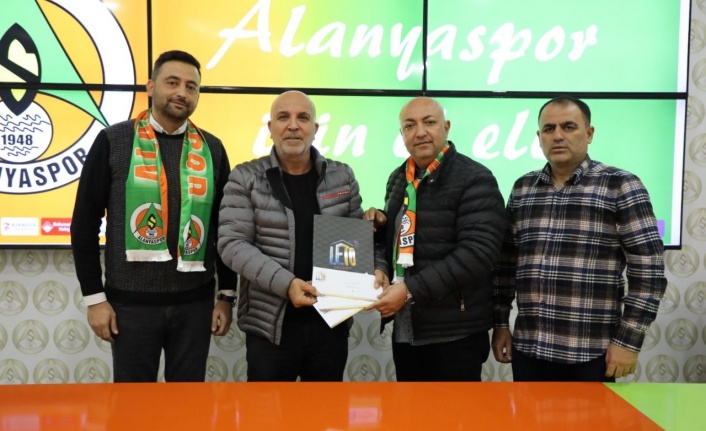 Alanyaspor için el ele