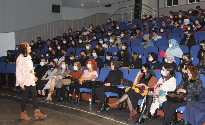 Prof. Dr. Aliye Mavili Aktaş Alanya Kitap Günleri’ne konuk oldu