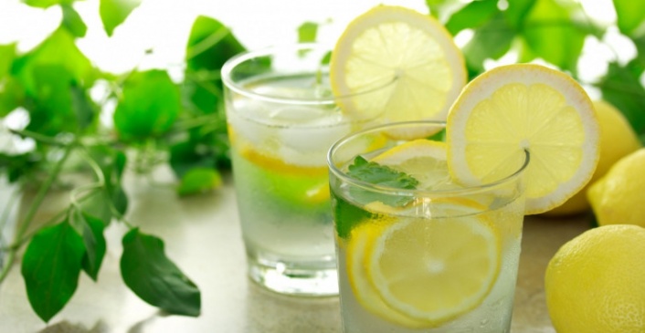 Sabahları aç karnına limonlu su içmek o hastalığı yok ediyor!
