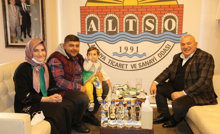 Ahmet bebekten Başkan Şahin’e sürpriz ziyaret