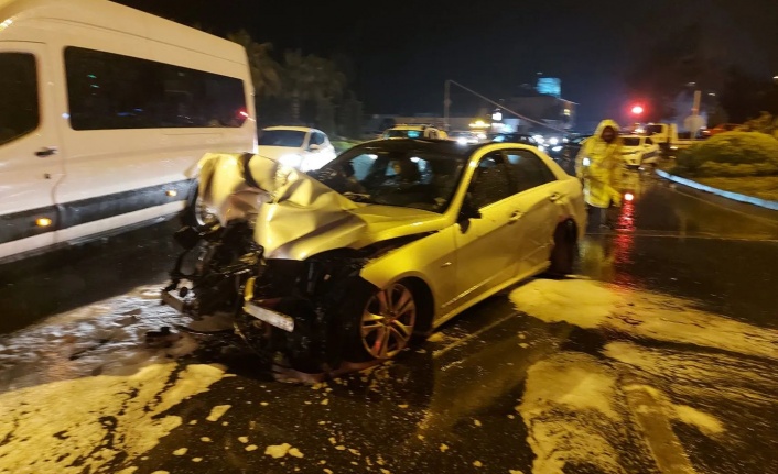 Alanya’da feci kaza! 2 yaralı