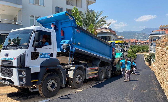 Merkezde sıcak asfalt atağı devam ediyor.