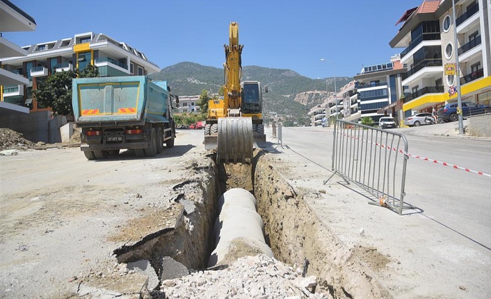 Fığla Mahallesi’nde asfalt hazırlıkları aralıksız sürüyör.