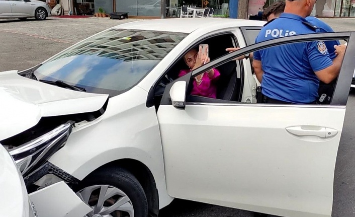 Alanya'da kaza yapan yabancı alkollü sürücü kadın polise direndi!