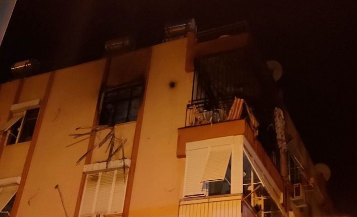 Alevler içinde kalan evde 2 çocuk mahsur kaldı!