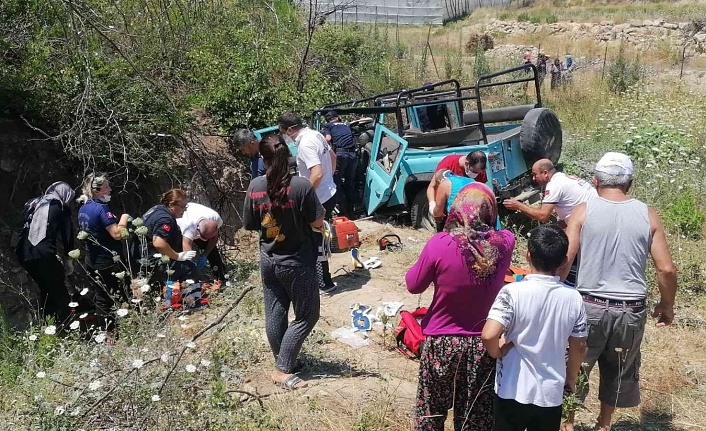 Safari Cipi Şarampole Yuvarlandı 1 Ölü!