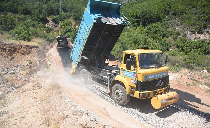 Alanya Belediyesi merkez mahallelerde de çalışmaları devam ettiriyor.