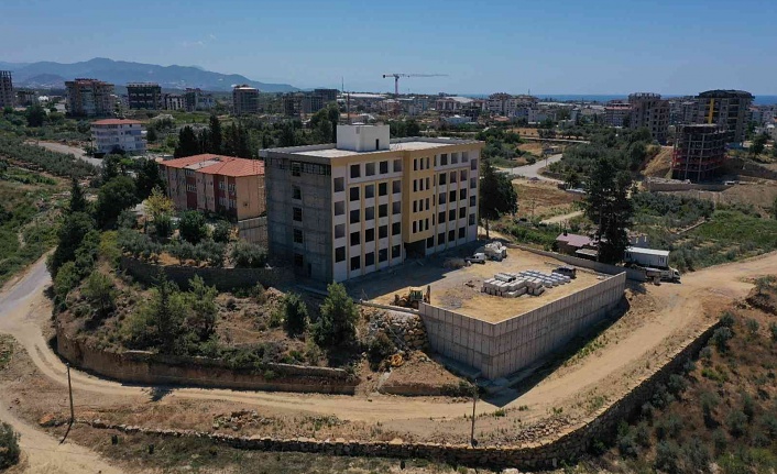 Alanya'da etüt merkezi ve yeni okul inşaatı devam ediyor.