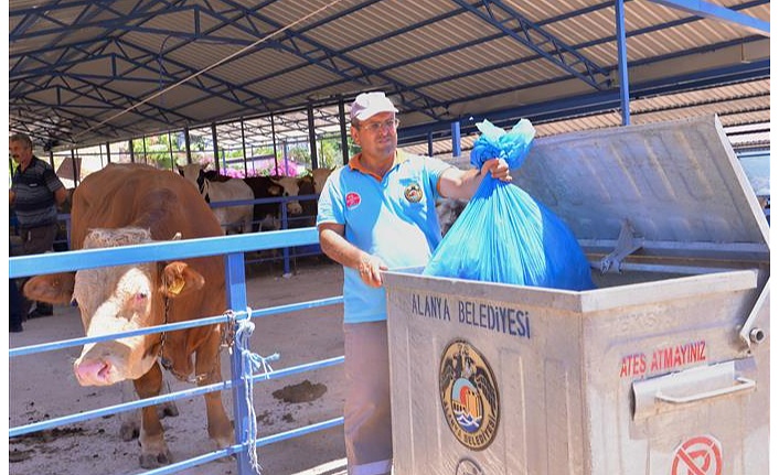 “Kurban atıklarını poşetleyerek çöpe atalım”