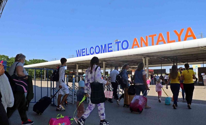 Antalya'yı ziyaret eden turist sayısı 6 milyonu geçti!