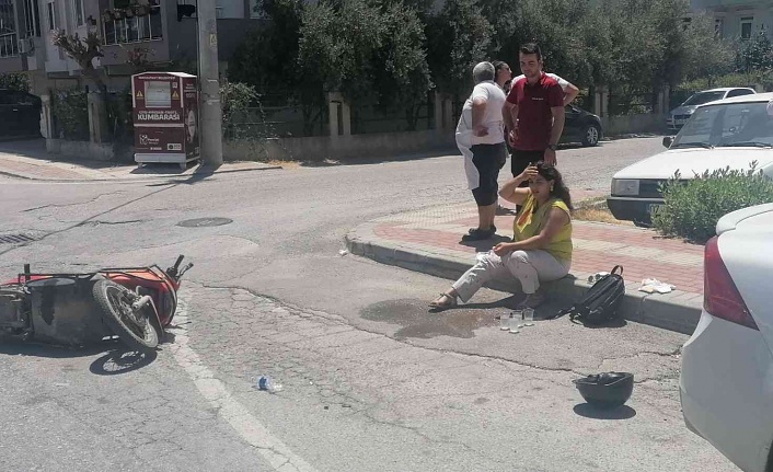 Kafasını otomobil camına çarptı kask sayesinde hayatta kaldı!