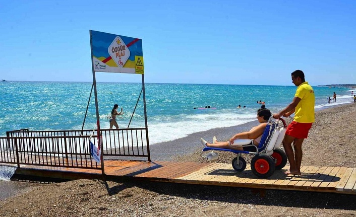 Manavgat’ta engelli vatandaşlara 'Özgür Plaj' ayrıcalığı.