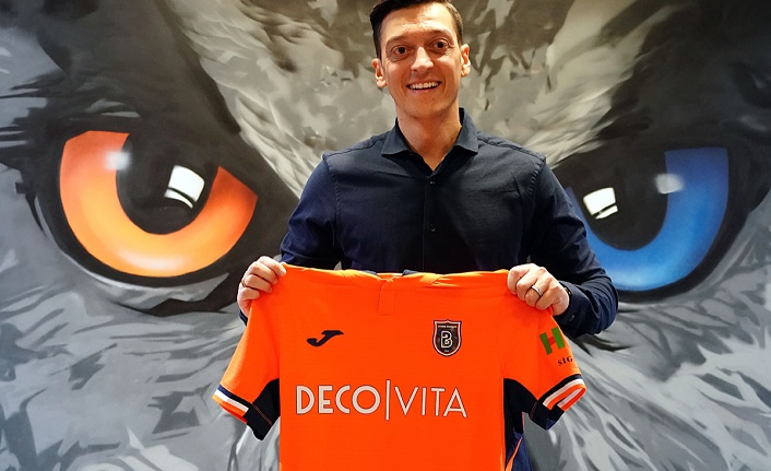 Mesut Özil Başakşehir'e imza attı!