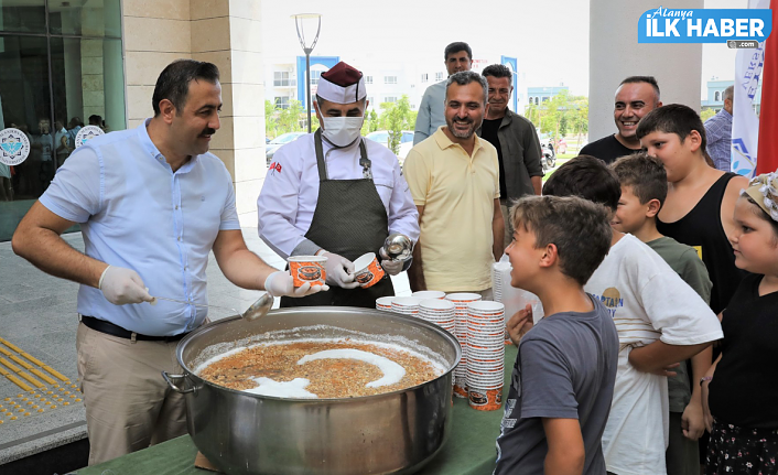 ALKÜ’de aşure ikramı yapıldı