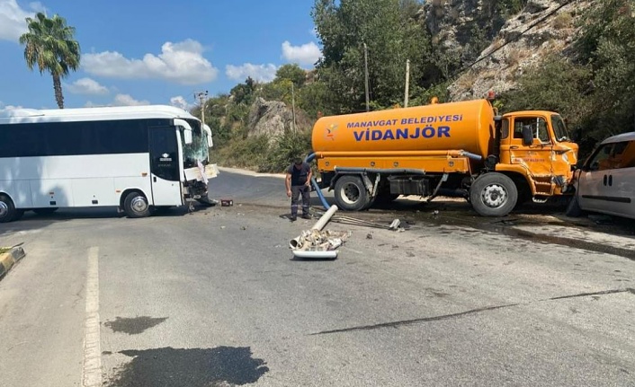 Manavgat’ta zincirleme trafik kazası: 1 yaralı!