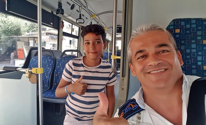 Turist aile çocuklarını otobüste unuttu, korku ve gözyaşları şoförle çekilen 'selfie’ ile son buldu