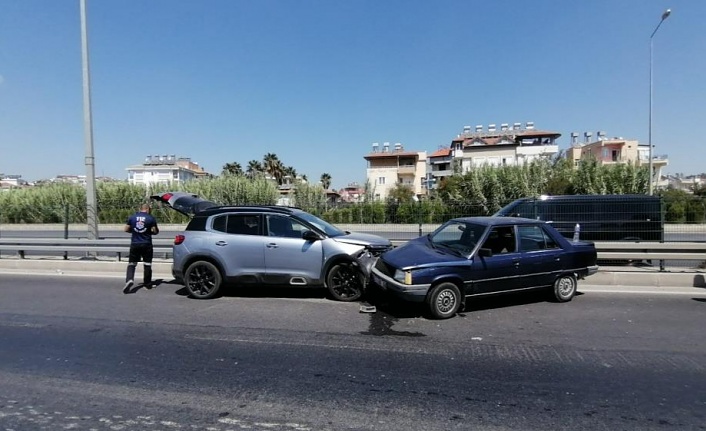 Alanya yolunda korkutan kaza! 3 kişi yaralandı