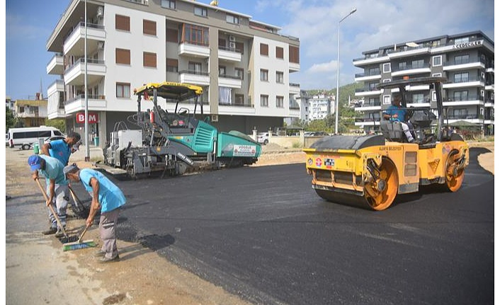 Alanya Belediyesi'nin asfalt çalışmaları devam ediyor