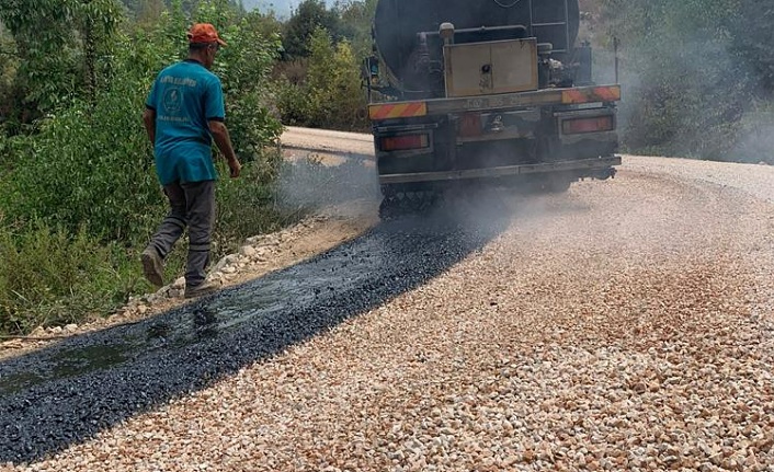 Alanya Belediyesi'nin kırsal mahallelerdeki asfaltlama çalışmaları sürüyor