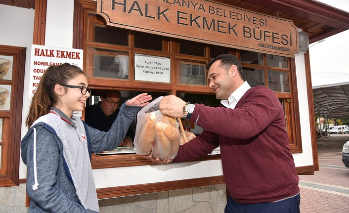 ALKIŞLAR ADEM BAŞKAN'A: EKMEK 3.5 LİRAYI GEÇMEYECEK, GEREKİRSE ÜRETİMİ 2 KATINA ÇIKARIRIZ